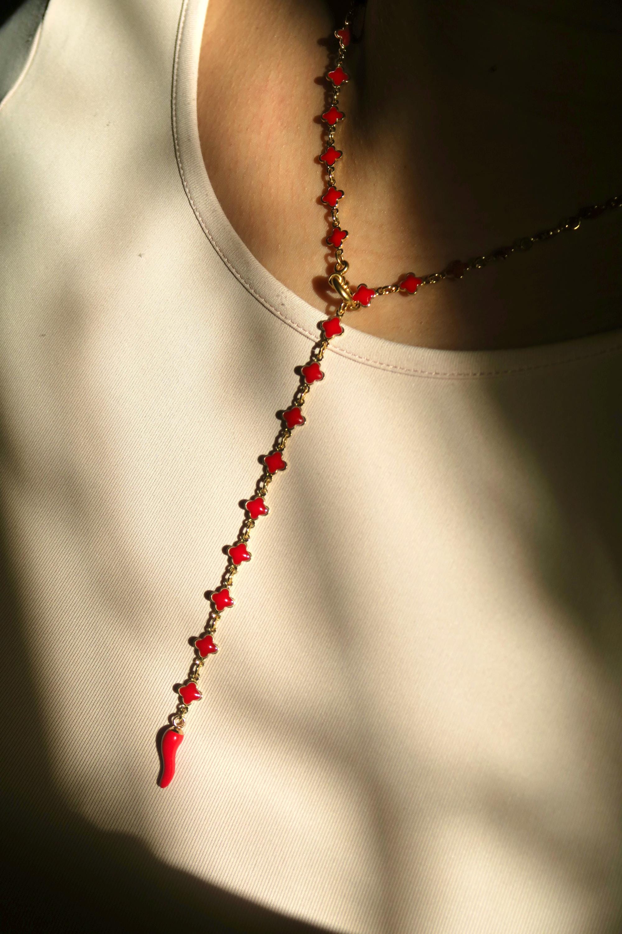 collier en y lariat rouge personnalisable avec charms en acier inoxydable