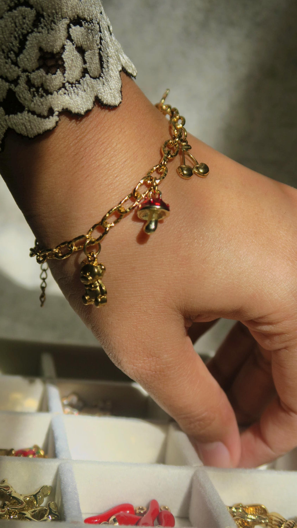 bracelet doré en acier inoxydable personnalisables avec charms colorés